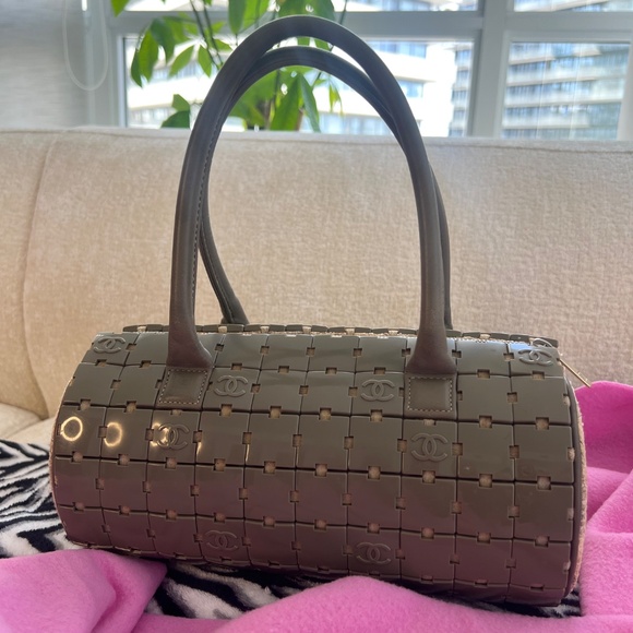 Chanel Puzzle Piece Barrel Bag - Picture 4 of 6